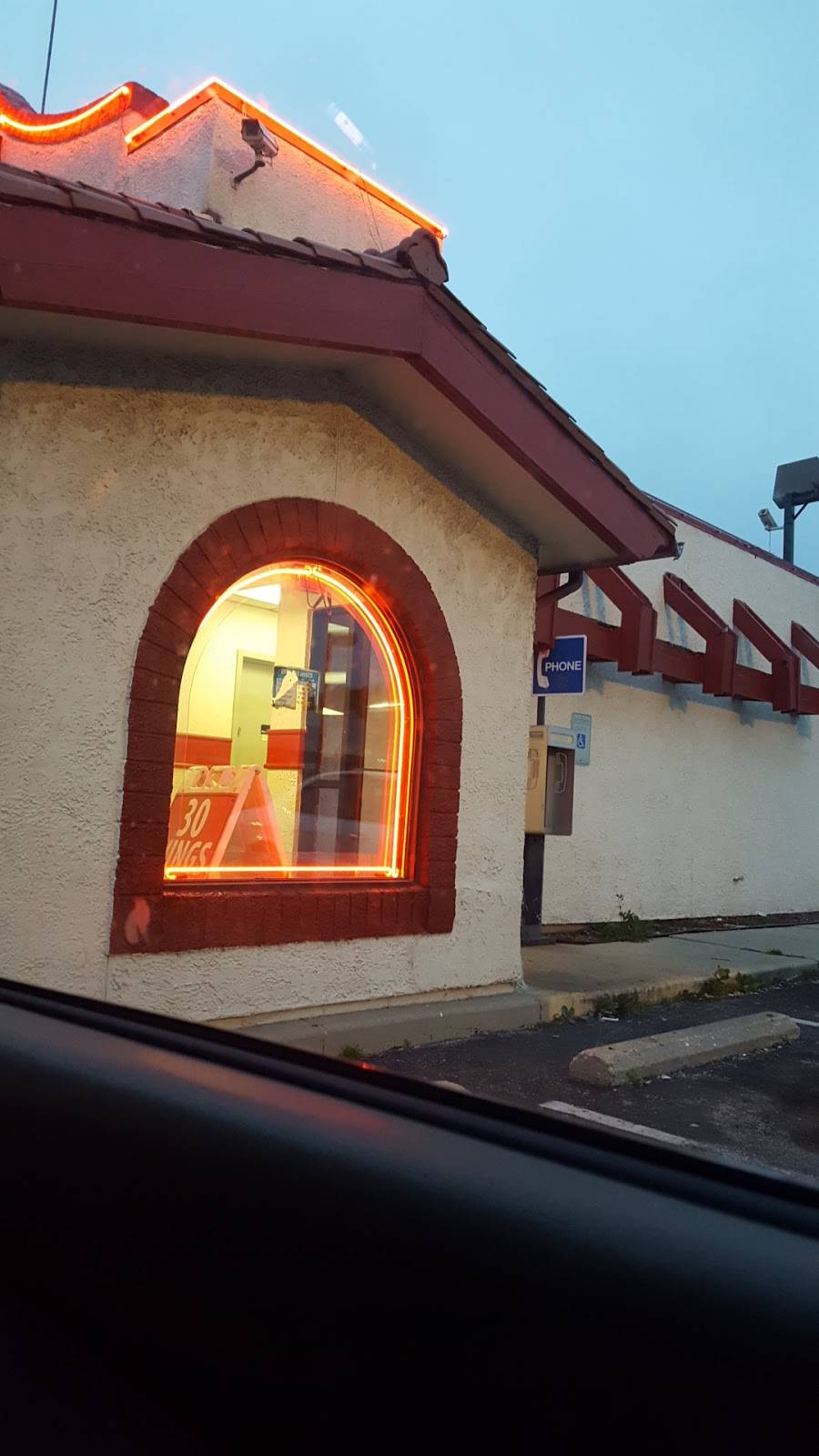 J J Fish & Chicken | restaurant | 9008 W Brown Deer Rd, Milwaukee, WI 53224, USA | 4143551000 OR +1 414-355-1000