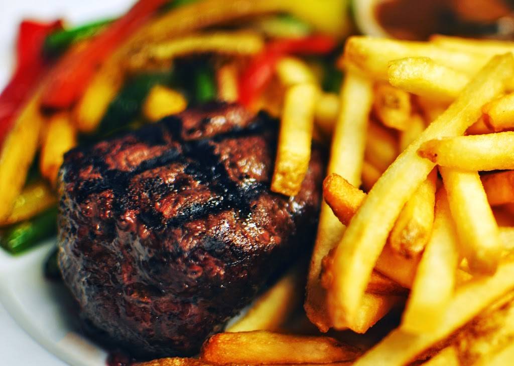 Restaurant Le Caucus Chambly | restaurant | 3000 Boulevard Fréchette, Chambly, QC J3L 6Z6, Canada | 4504473350 OR +1 450-447-3350