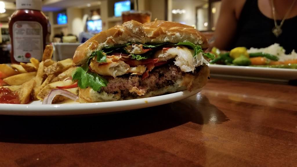 Connollys Publik House | restaurant | 1 Hotel Dr, Boston, MA 02128, USA | 6175686700 OR +1 617-568-6700