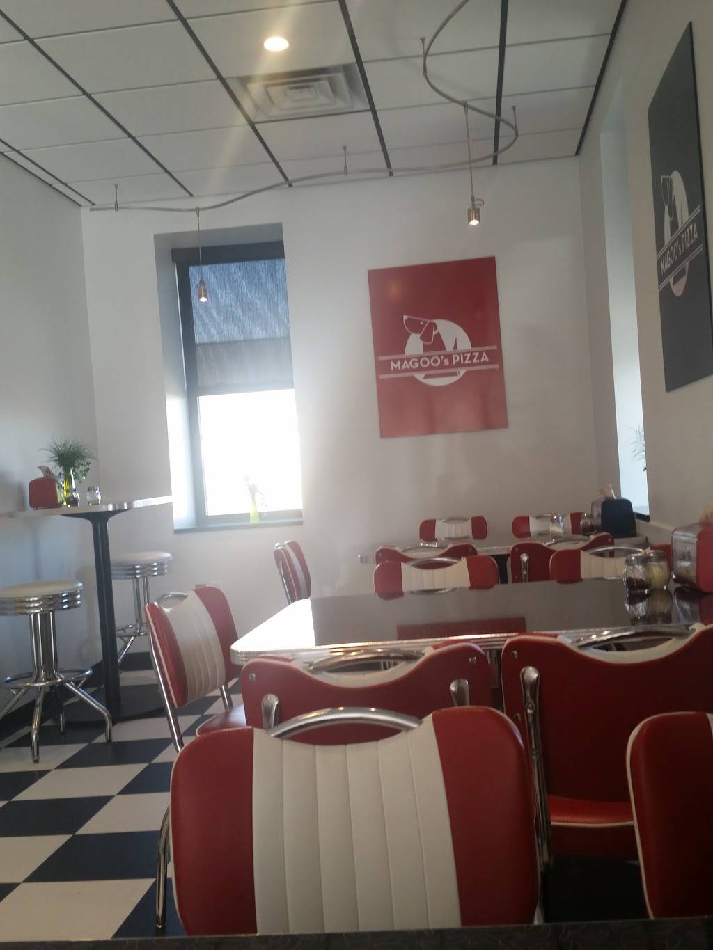 Magoos Pizza | restaurant | 1875 University Ave, Dubuque, IA 52001, USA | 5638450604 OR +1 563-845-0604