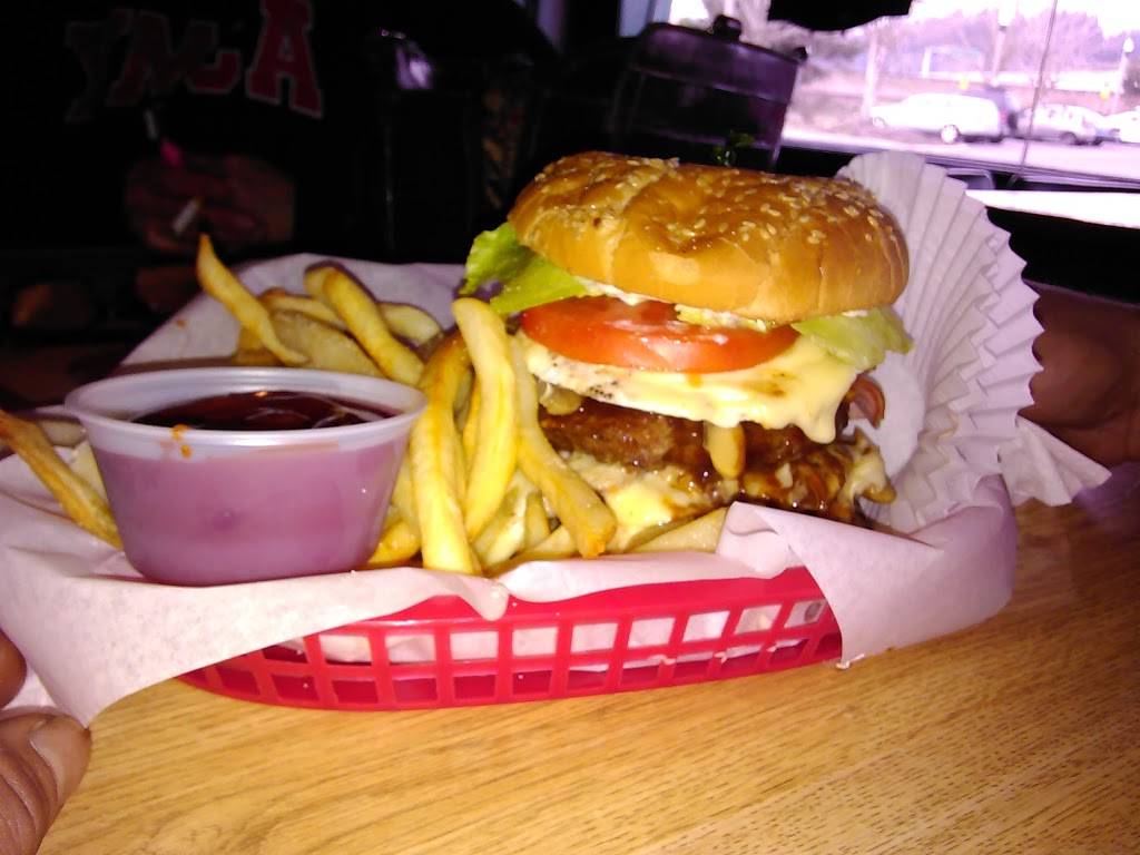 Maltese Tavern Bar & Grill | restaurant | 100 Pine St, Kelso, WA 98626, USA | 3605779993 OR +1 360-577-9993