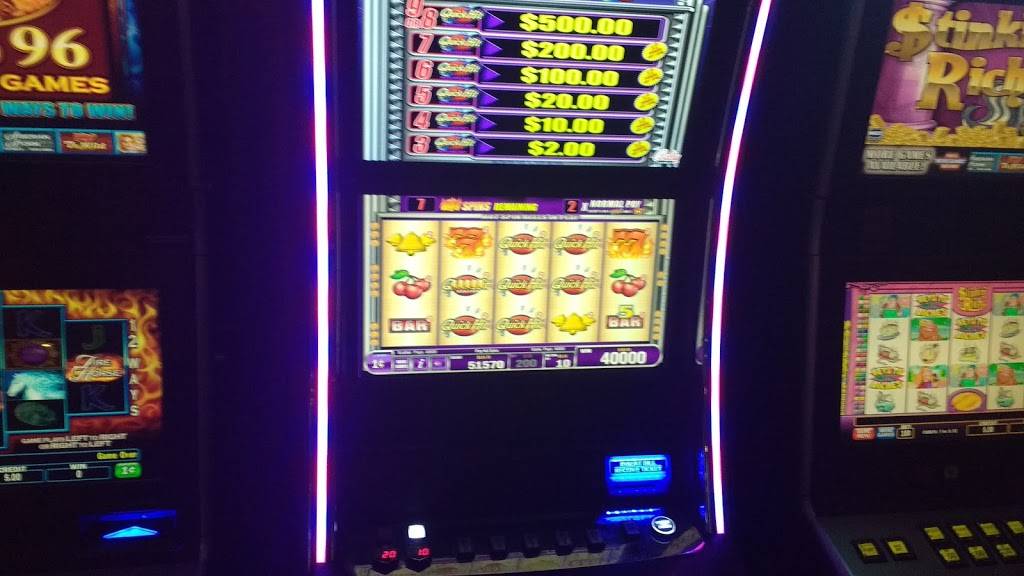 Rileys Roadhouse Bar & Grill | restaurant | 21000 157th Ave N, Cordova, IL 61242, USA | 3096549463 OR +1 309-654-9463