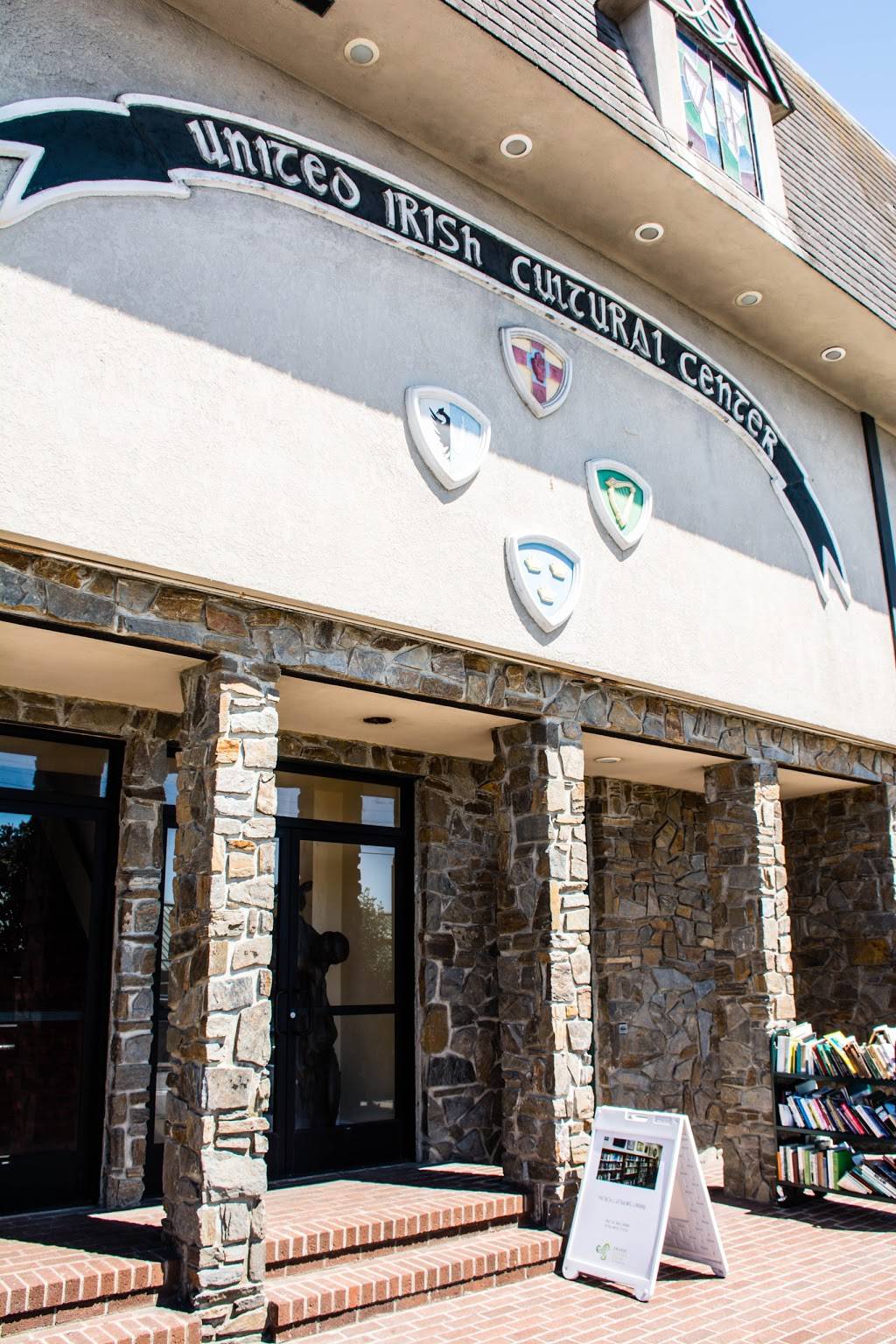 UICCs Restaurant and Bar | restaurant | 2700 45th Ave, San Francisco, CA 94116, USA | 4156612700 OR +1 415-661-2700