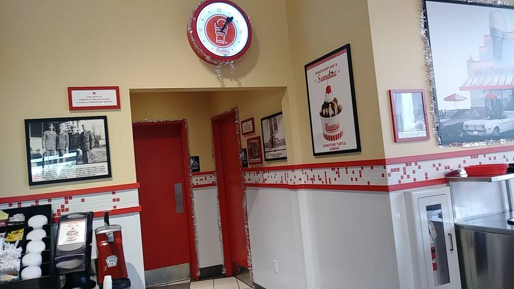 Freddys Frozen Custard & Steakburgers | restaurant | 21467 N John Wayne Pkwy, Maricopa, AZ 85139, USA | 5205685060 OR +1 520-568-5060