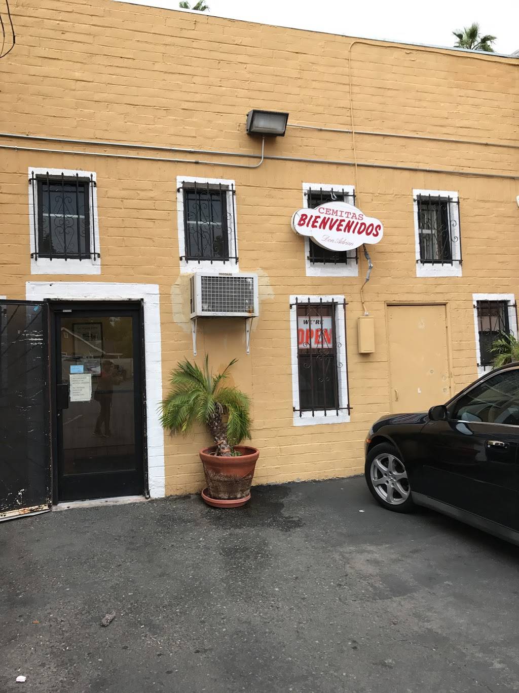 Cemitas Don Adrian | restaurant | 14902 Victory Blvd, Van Nuys, CA 91411, USA | 8187860328 OR +1 818-786-0328