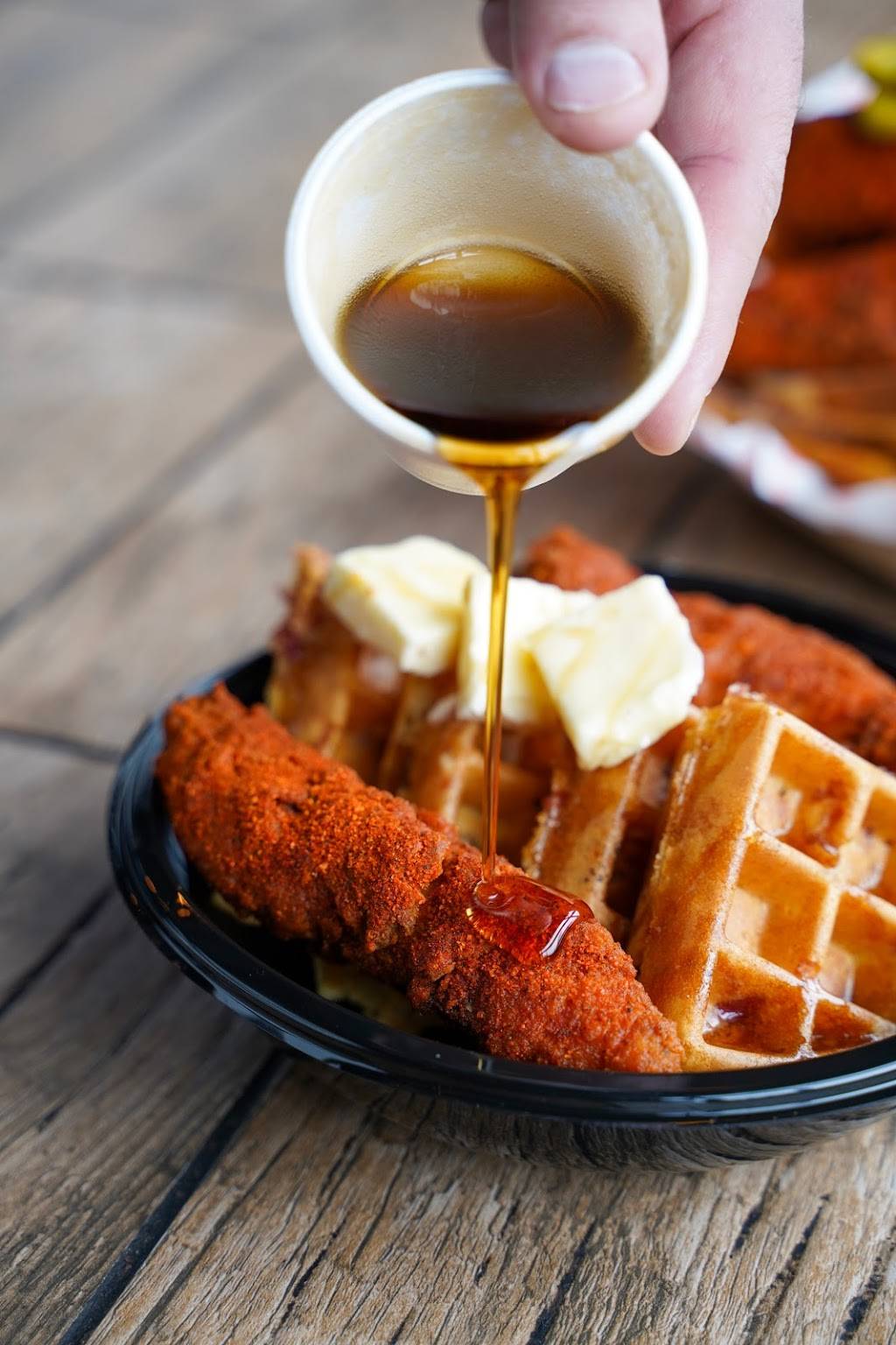 Fry the Coop | restaurant | 1529 W Chicago Ave, Chicago, IL 60642, USA | 3126006198 OR +1 312-600-6198