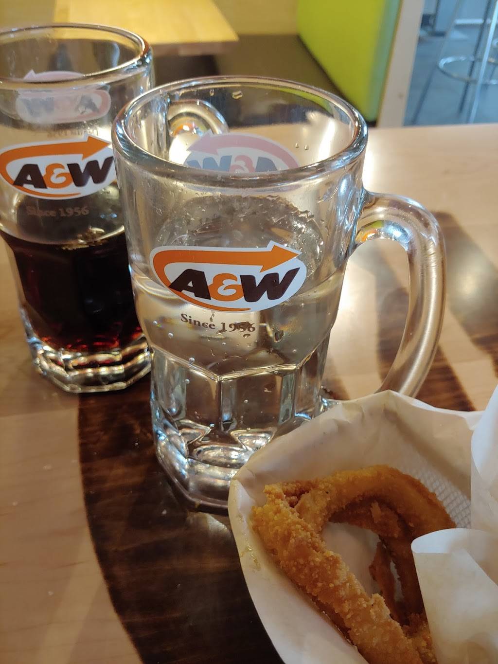A&W Canada | restaurant | 253 Rue des Migrateurs, Terrebonne, QC H9R 5J2, Canada | 4505856765 OR +1 450-585-6765
