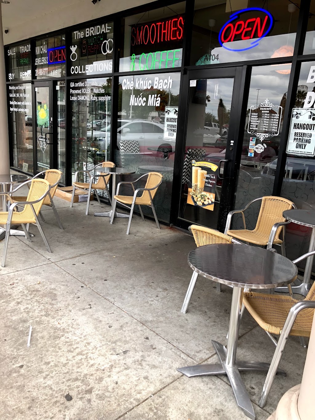 Hangout Fruit Juices & Bites | restaurant | 10613 Bellaire Blvd, Houston, TX 77072, USA | 2817412522 OR +1 281-741-2522