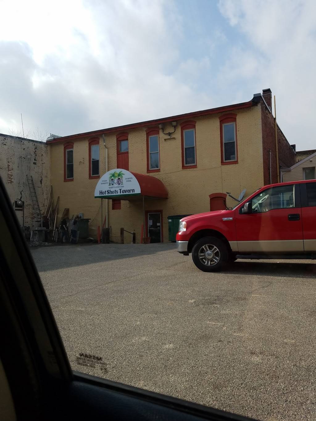 Hot Shots Tavern | restaurant | 137 Kent St, Portland, MI 48875, USA | 5176479959 OR +1 517-647-9959