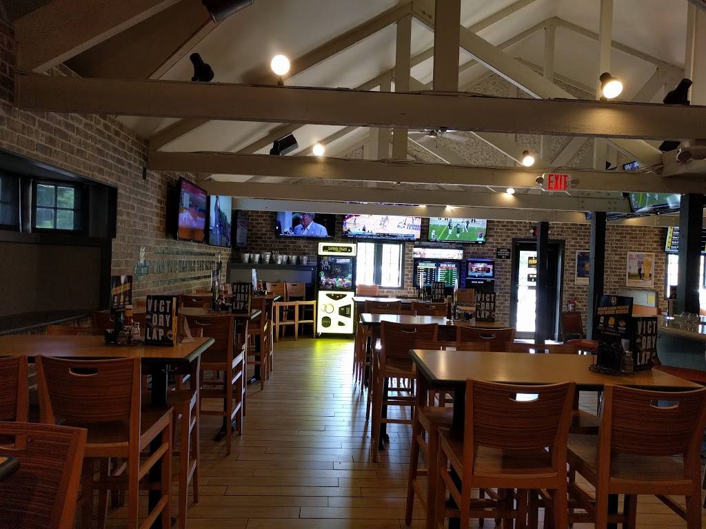 Buffalo Wild Wings | restaurant | 2635 N Mayfair Rd, Wauwatosa, WI 53226, USA | 4143021900 OR +1 414-302-1900