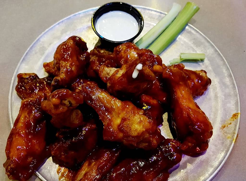 Pluckers Wing Bar | restaurant | 3909-B S Lamar Blvd, Austin, TX 78704, USA | 5124439464 OR +1 512-443-9464