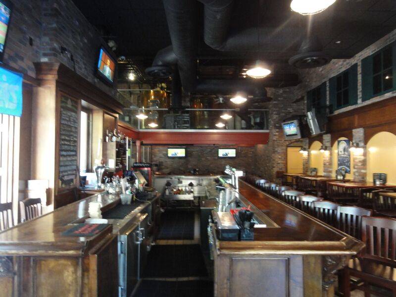 Backstreet Brewery | restaurant | 15 Main St #100, Vista, CA 92083, USA | 7604077600 OR +1 760-407-7600