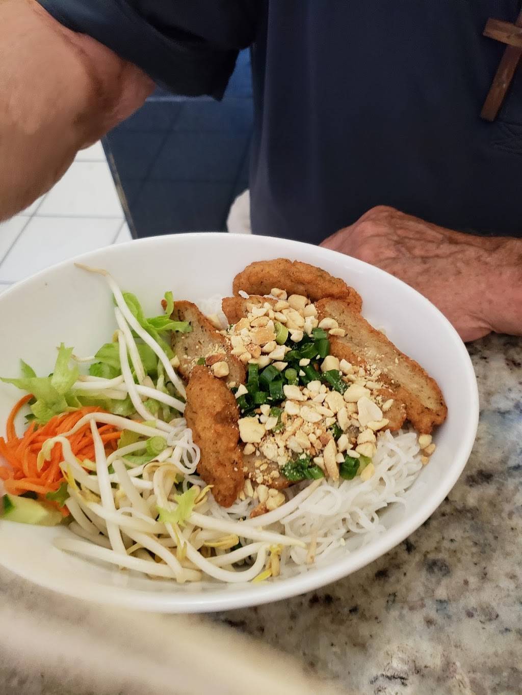 New Pho Bo Ga La | restaurant | 763 Somerset St W, Ottawa, ON K1R 6R1, Canada | 6132332222 OR +1 613-233-2222