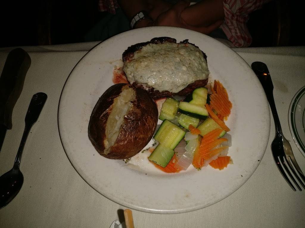 Tee-Off Restaurant and Lounge | restaurant | 3627 State St, Santa Barbara, CA 93105, USA | 8056871616 OR +1 805-687-1616