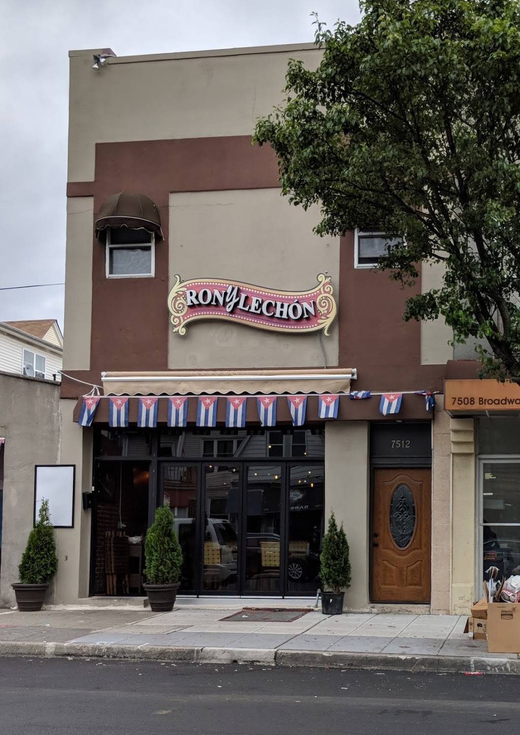 Ron Y Lechón | restaurant | 7512 Broadway, North Bergen, NJ 07047, USA | 2014729450 OR +1 201-472-9450