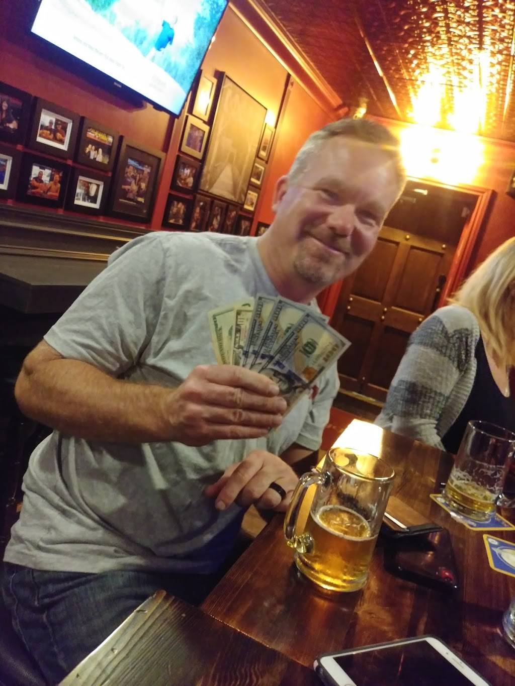 Diggins Irish Pub | restaurant | 3021 Grass Valley Hwy, Auburn, CA 95602, USA | 5305372800 OR +1 530-537-2800