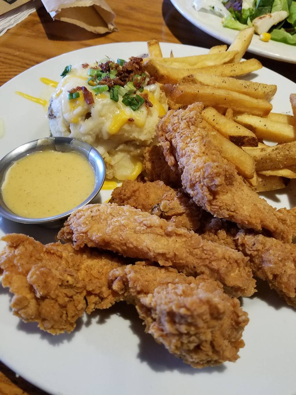 Chilis Grill & Bar | restaurant | 3625 S Monaco Pkwy, Denver, CO 80237, USA | 3036912928 OR +1 303-691-2928