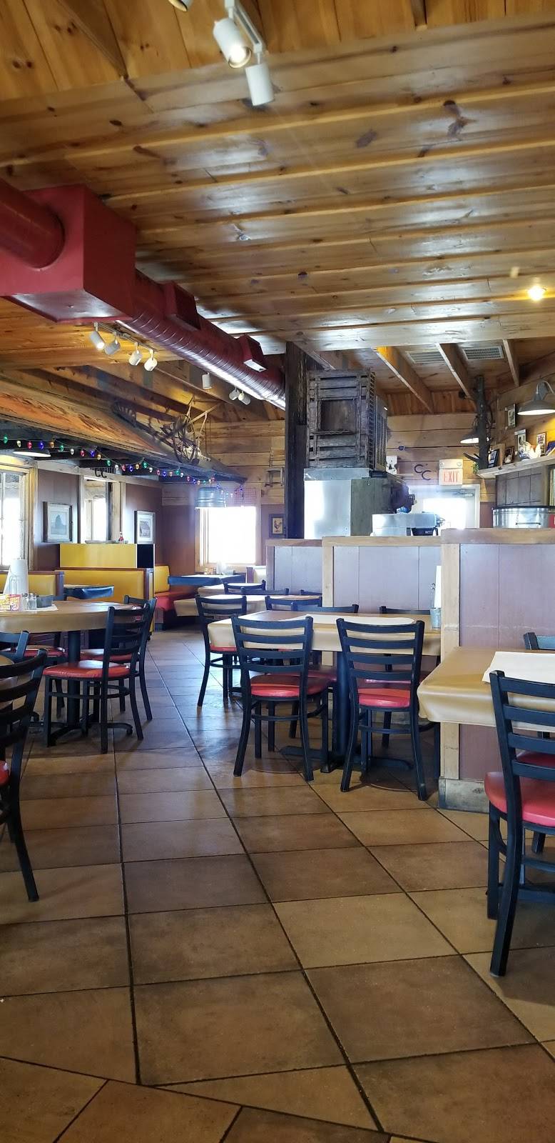 Charlies Fried Chicken | restaurant | 2400 N Main St, Miami, OK 74354, USA | 9185428210 OR +1 918-542-8210