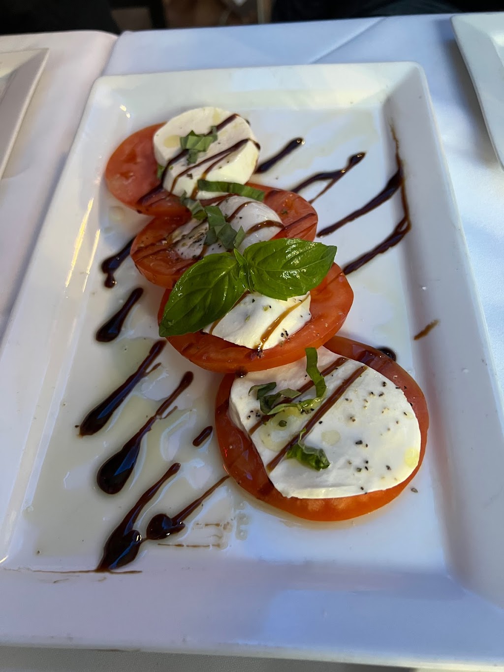 Ferrantes | restaurant | 561 Shirley St, Winthrop, MA 02152, USA | 6178460088 OR +1 617-846-0088