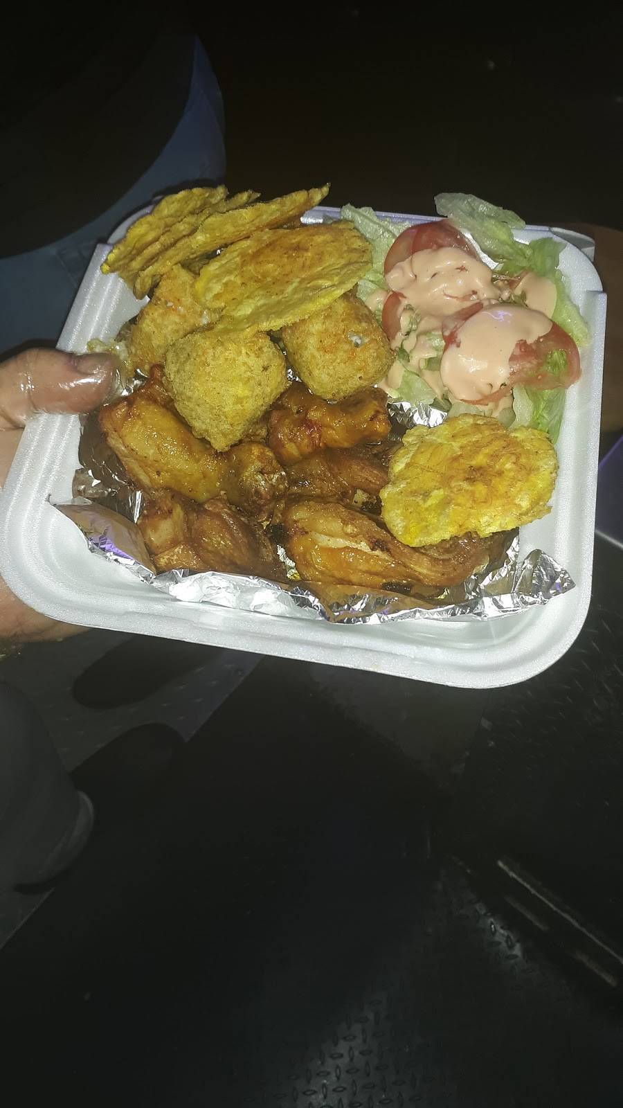 lareños hot dog | restaurant | 1619 W Forest Home Ave, Milwaukee, WI 53204, USA | 4145955801 OR +1 414-595-5801