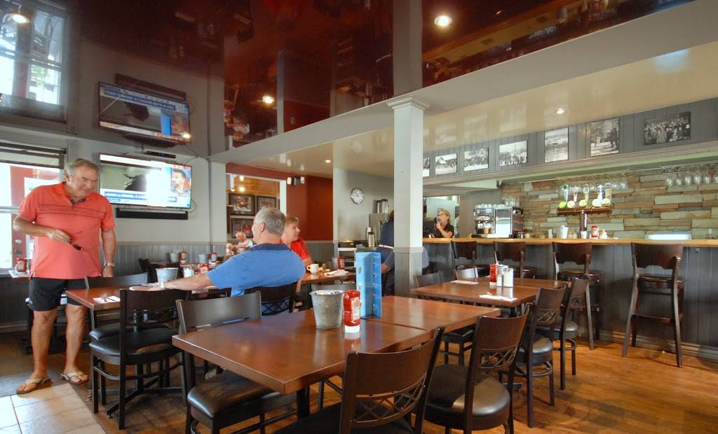 Au Petit Café Chez Denise - Dejeuner Souper Brunch - Resto Famil | restaurant | 338 Rue Principale, Saint-Sauveur, QC J0R 1R0, Canada | 4502275955 OR +1 450-227-5955