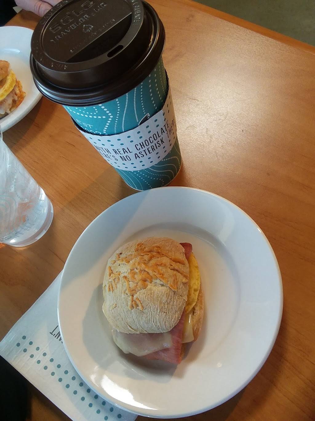 Caribou Coffee | cafe | 1025 Outer Park Dr, Springfield, IL 62704, USA | 2177261025 OR +1 217-726-1025