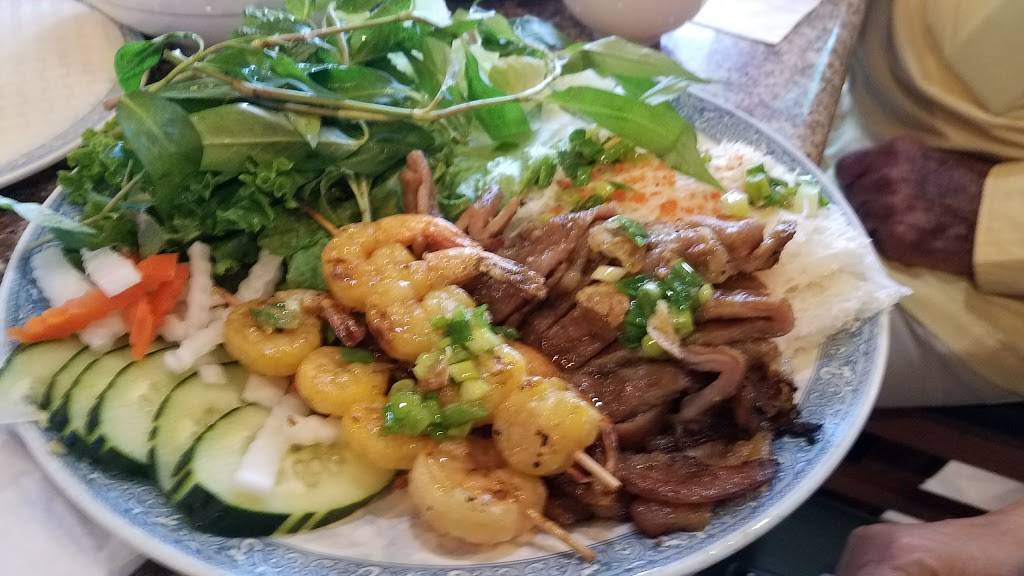 Pho Xe Lua | restaurant | 5331 Stockton Blvd, Sacramento, CA 95820, USA | 9164518838 OR +1 916-451-8838