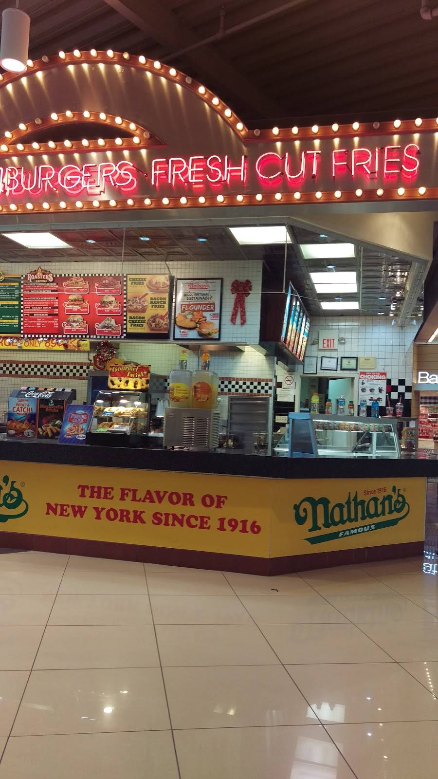 Nathans Famous | restaurant | 4120 Palisades Center Dr FC-04, West Nyack, NY 10994, USA | 8453481640 OR +1 845-348-1640