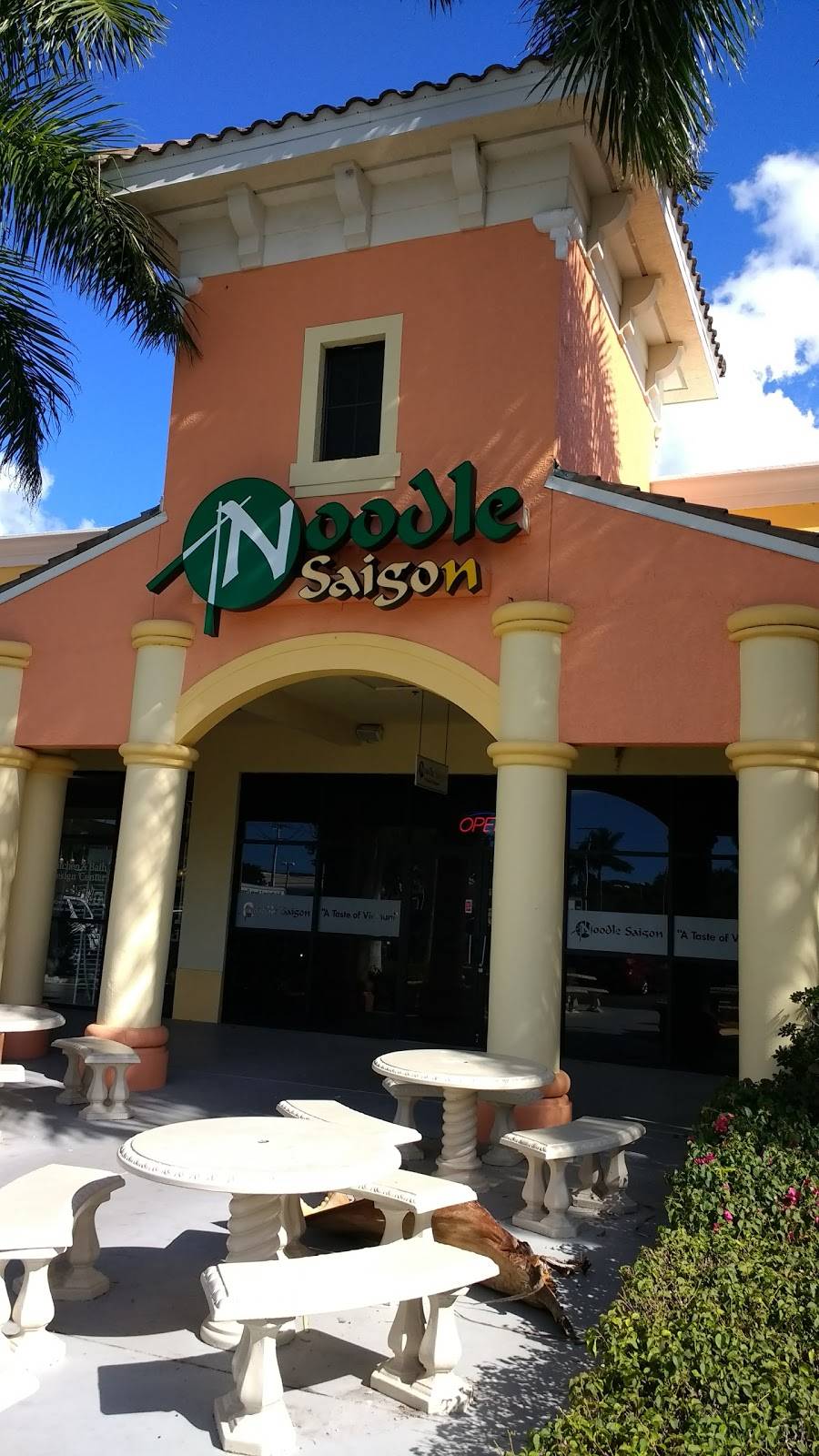 Noodle Saigon Restaurant | restaurant | 13500 Tamiami Trail N # 11, Naples, FL 34110, USA | 2395989400 OR +1 239-598-9400