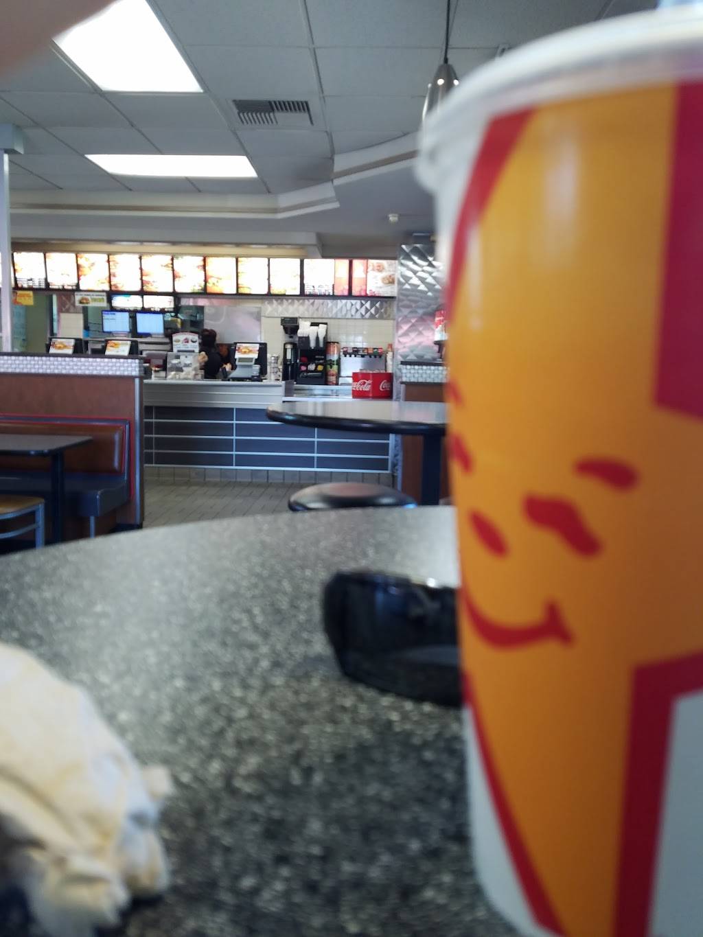 Carls Jr. | restaurant | 1527 Hillman St, Tulare, CA 93274, USA | 5596878127 OR +1 559-687-8127