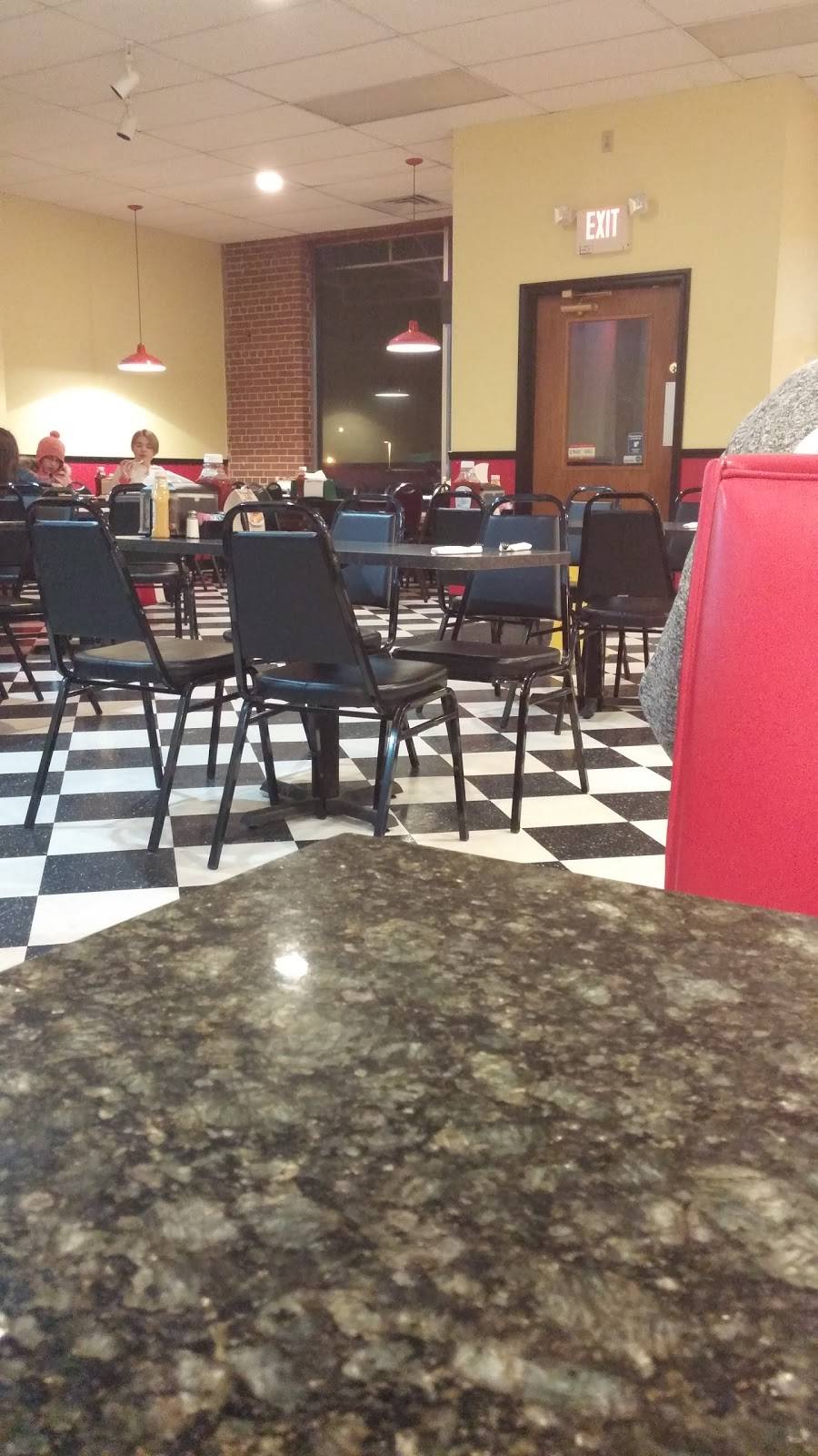 Mickeys Family Grill | restaurant | s75w17351 Janesville Rd, Muskego, WI 53150, USA | 2627104061 OR +1 262-710-4061