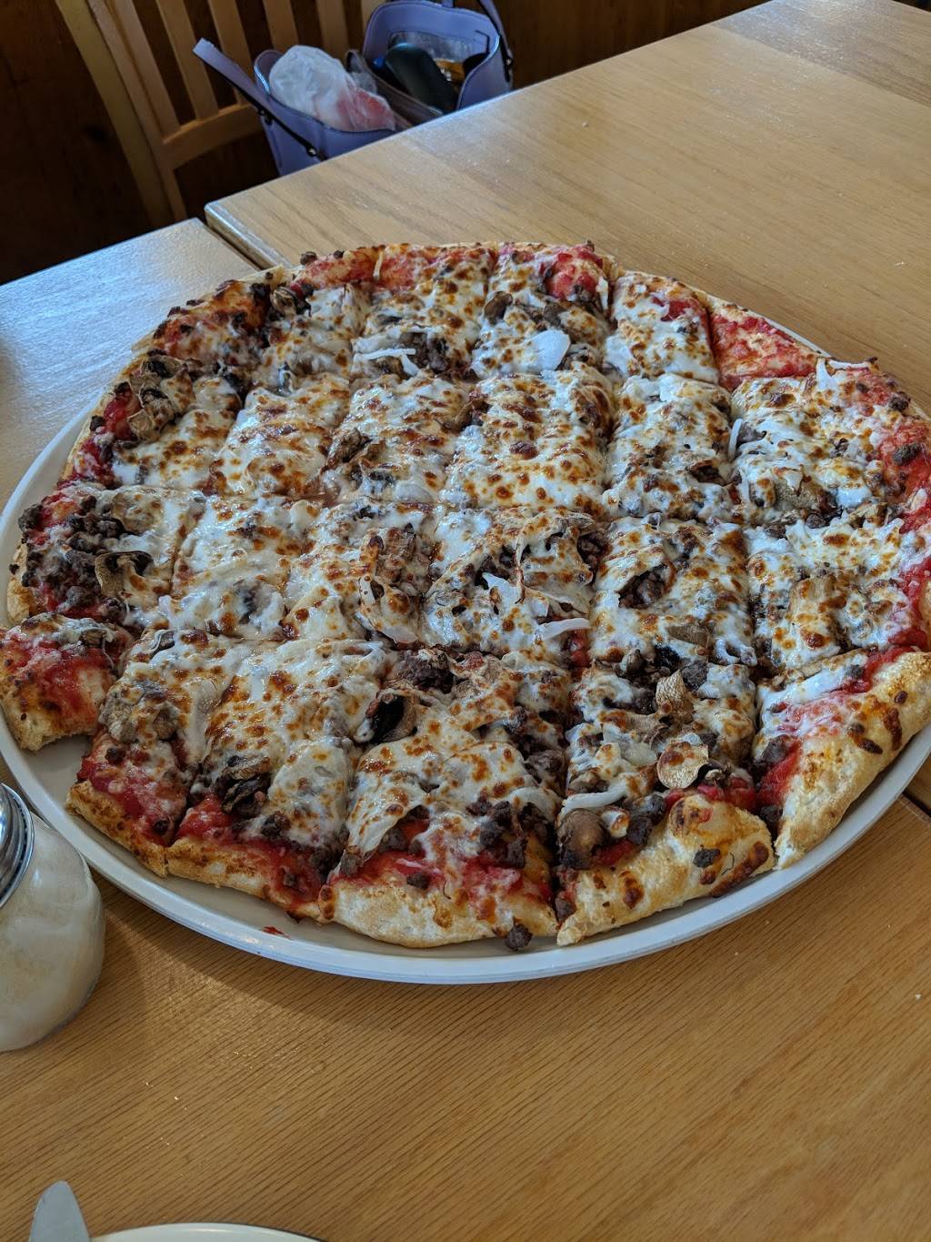 Lanskys Pizza, Pasta & Philly Steaks | restaurant | 1131 N Broadway, Council Bluffs, IA 51503, USA | 7123295400 OR +1 712-329-5400