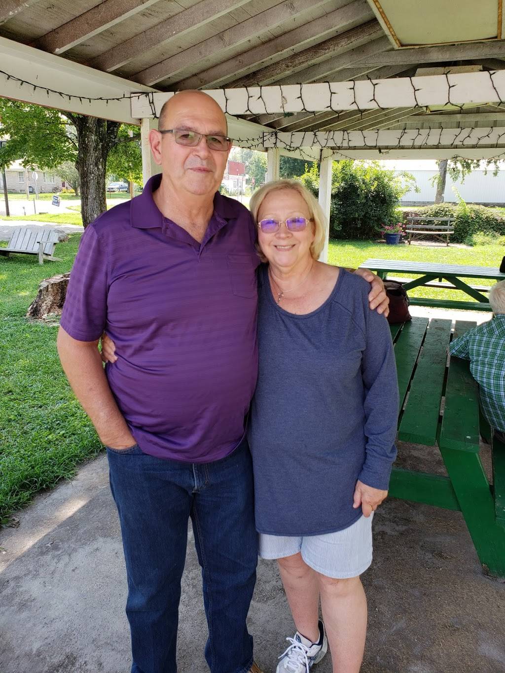 Little Twirl Dairy Bar | restaurant | 58 W Main St, Livonia, IN 47108, USA | 8127554000 OR +1 812-755-4000