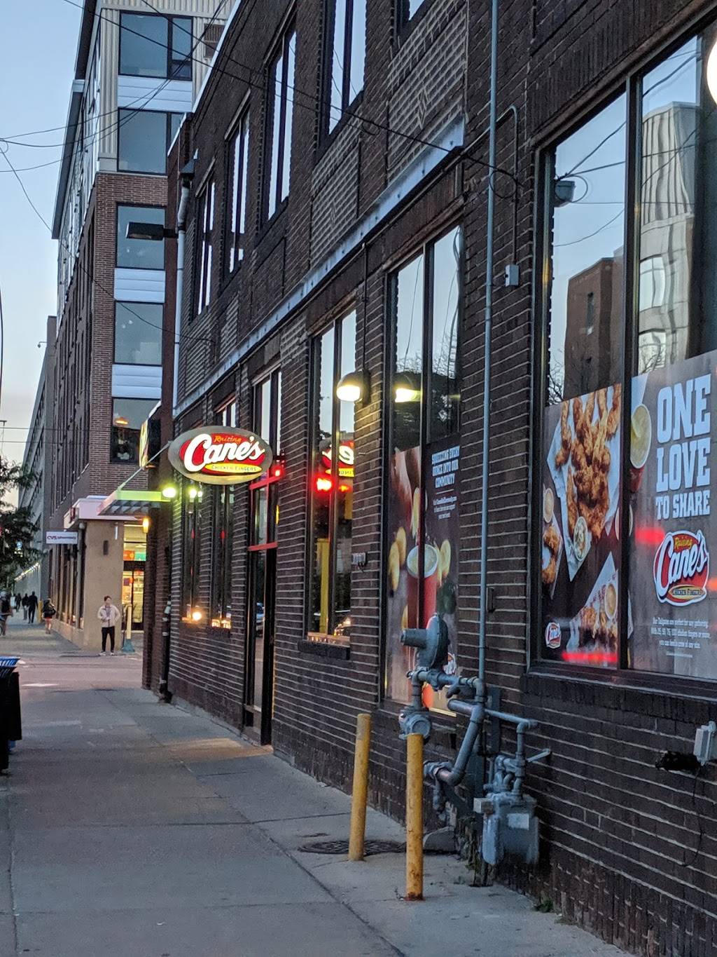 Raising Canes Chicken Fingers | meal takeaway | 825 Washington Ave SE #103, Minneapolis, MN 55414, USA | 6123783243 OR +1 612-378-3243