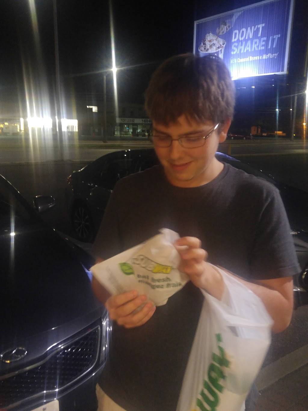 Subway | meal takeaway | 1523 Merivale Rd, Nepean, ON K2G 3J3, Canada | 6132283445 OR +1 613-228-3445