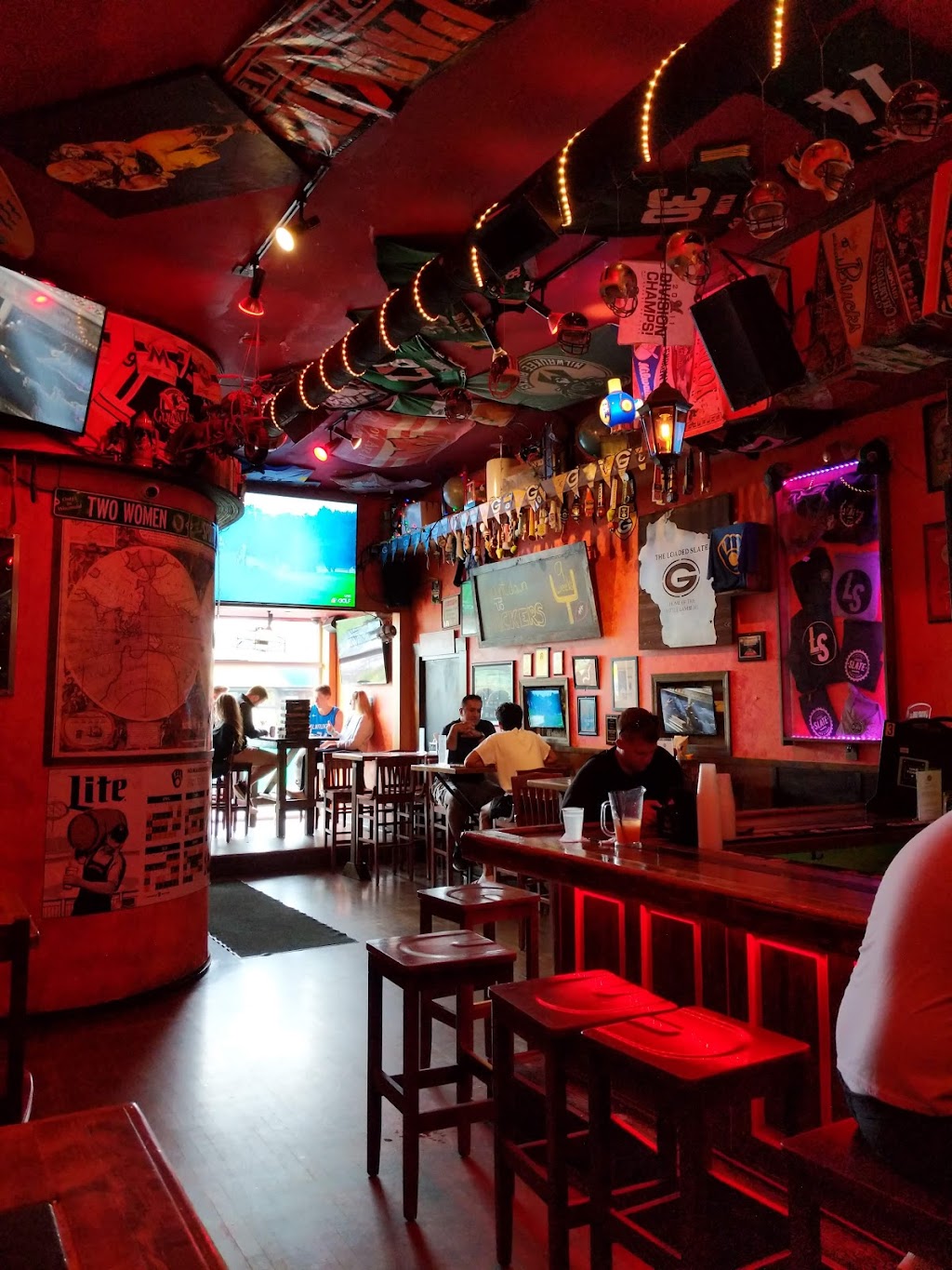 The Loaded Slate | restaurant | 1137 N Old World 3rd St, Milwaukee, WI 53203, USA | 4142735700 OR +1 414-273-5700