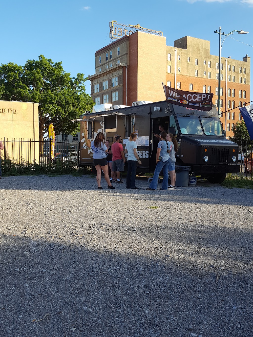 The Yard Food Truck Park | restaurant | 703 Ohio Ave, Wichita Falls, TX 76301, USA | 9405004634 OR +1 940-500-4634