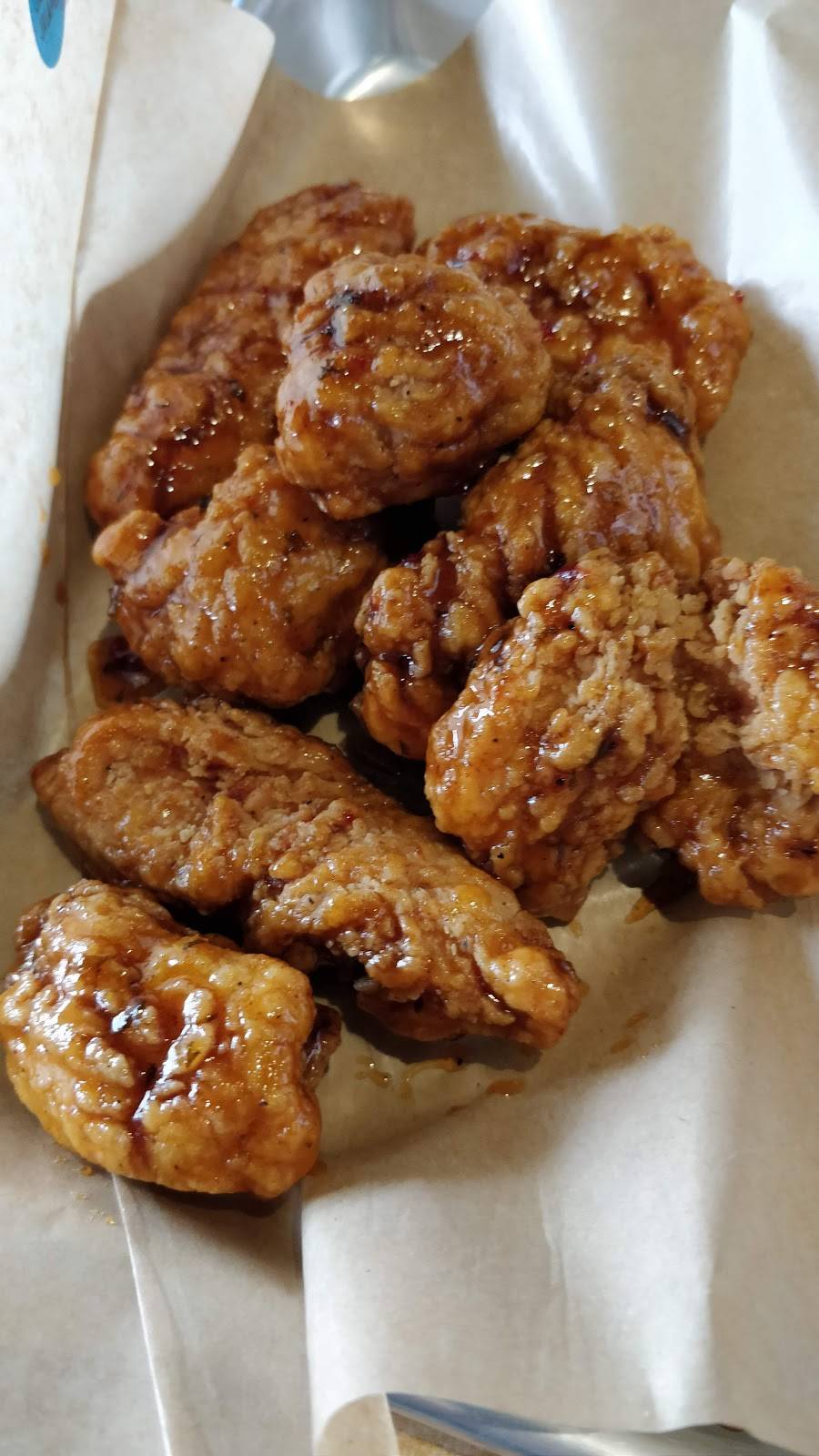 Buffalo Wild Wings | restaurant | 6544 Monona Dr, Monona, WI 53716, USA | 6082378686 OR +1 608-237-8686