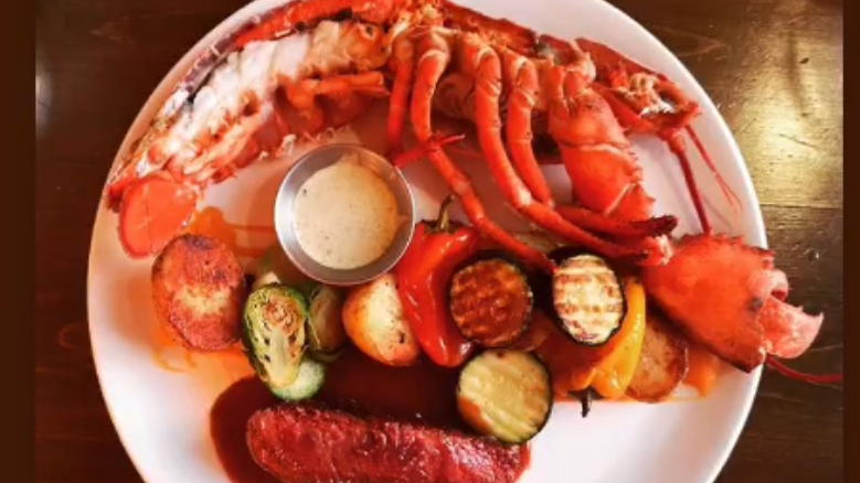 Table 16 | restaurant | 342 Rue Principale, Saint-Sauveur, QC J0R 1R0, Canada | 4502272478 OR +1 450-227-2478