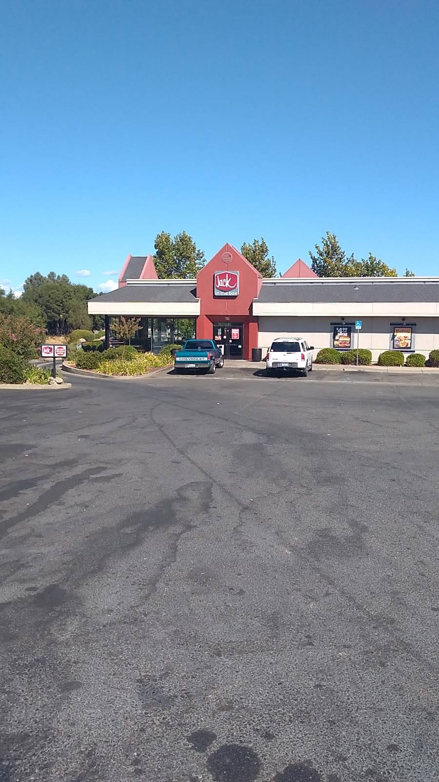 Jack in the Box | restaurant | 15945 Dam Rd, Clearlake, CA 95422, USA | 7079944387 OR +1 707-994-4387