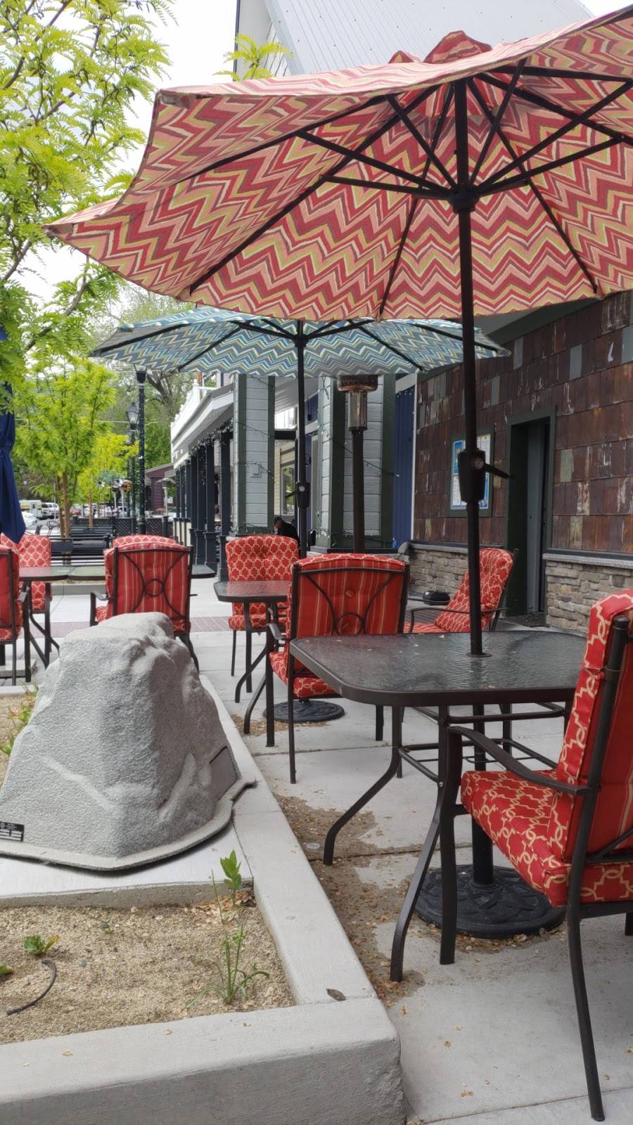 Mom & Pops Diner | restaurant | 224 S Carson St, Carson City, NV 89701, USA | 7758844411 OR +1 775-884-4411