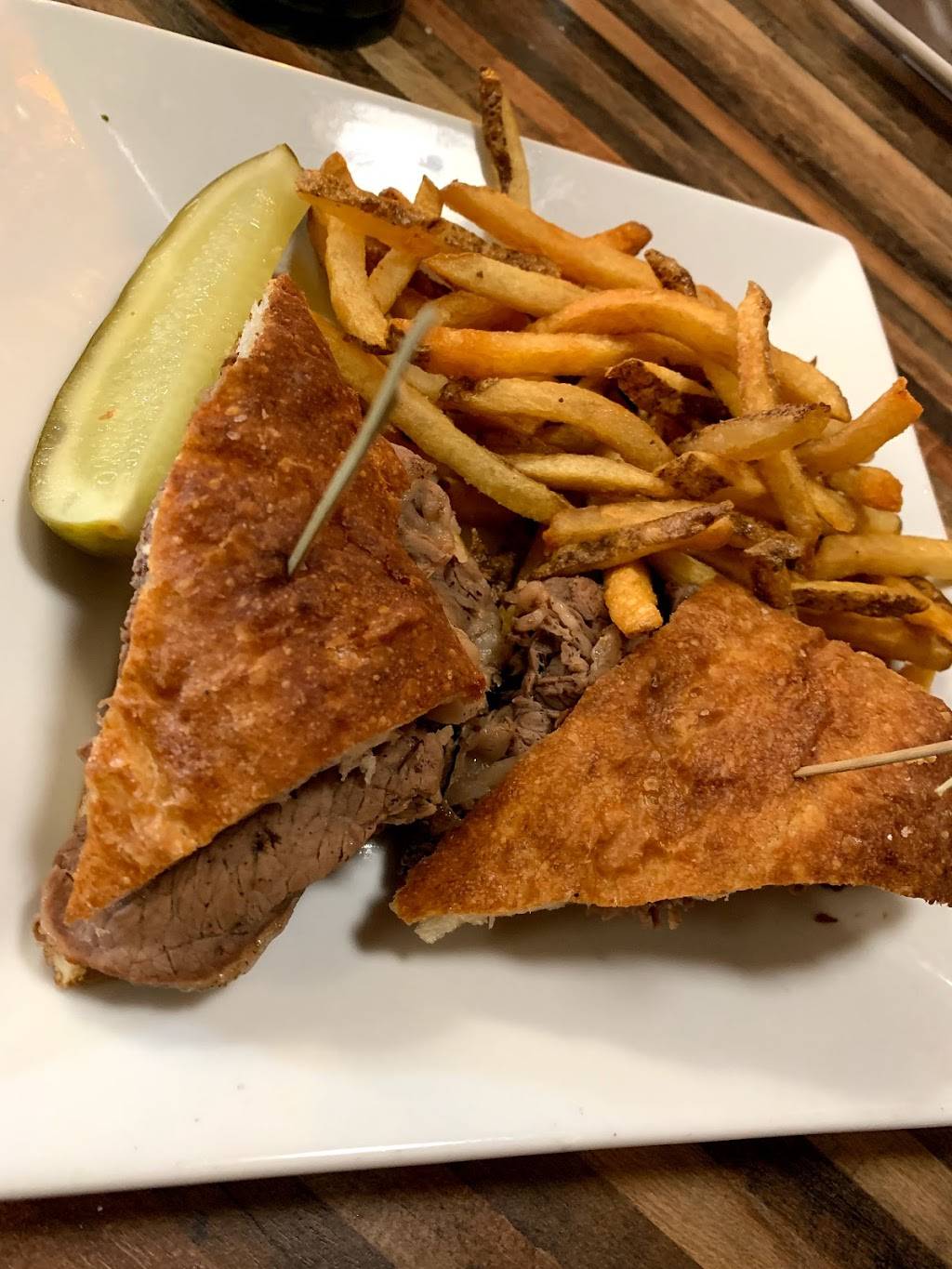 Joe Gatts Food & Cocktails | restaurant | 2126 Five Mile Line Rd, Penfield, NY 14526, USA | 5854850631 OR +1 585-485-0631