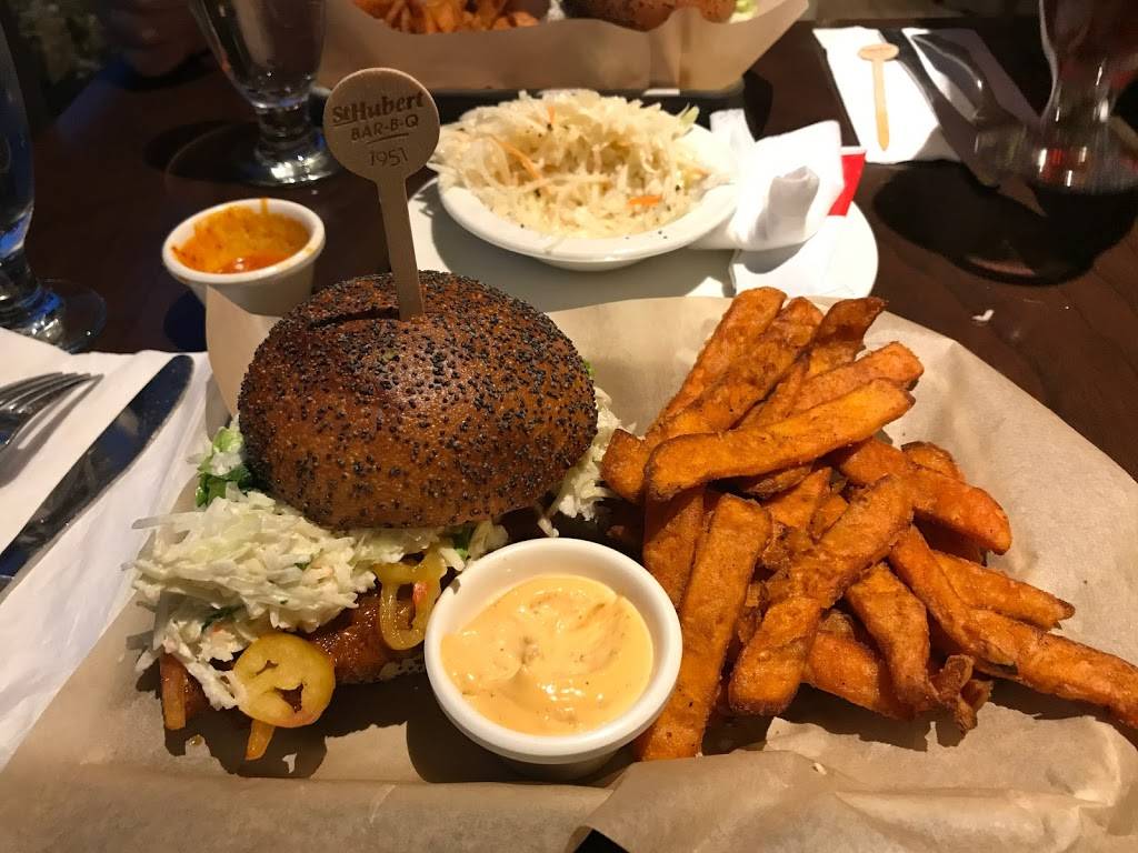 Rôtisserie St-Hubert | restaurant | 1111 Boulevard des Laurentides, Laval, QC H7N 5B5, Canada | 5143855555 OR +1 514-385-5555