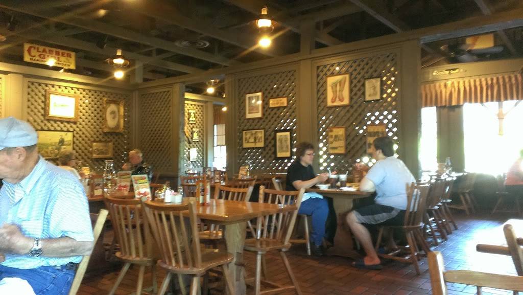 Cracker Barrel Old Country Store | restaurant | 730 N Lyford Rd, Rockford, IL 61107, USA | 8152261944 OR +1 815-226-1944