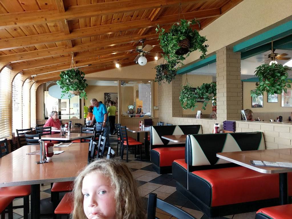 A&W Grand Ledge Restaurant | restaurant | 525 W Saginaw Hwy, Grand Ledge, MI 48837, USA | 5176277800 OR +1 517-627-7800