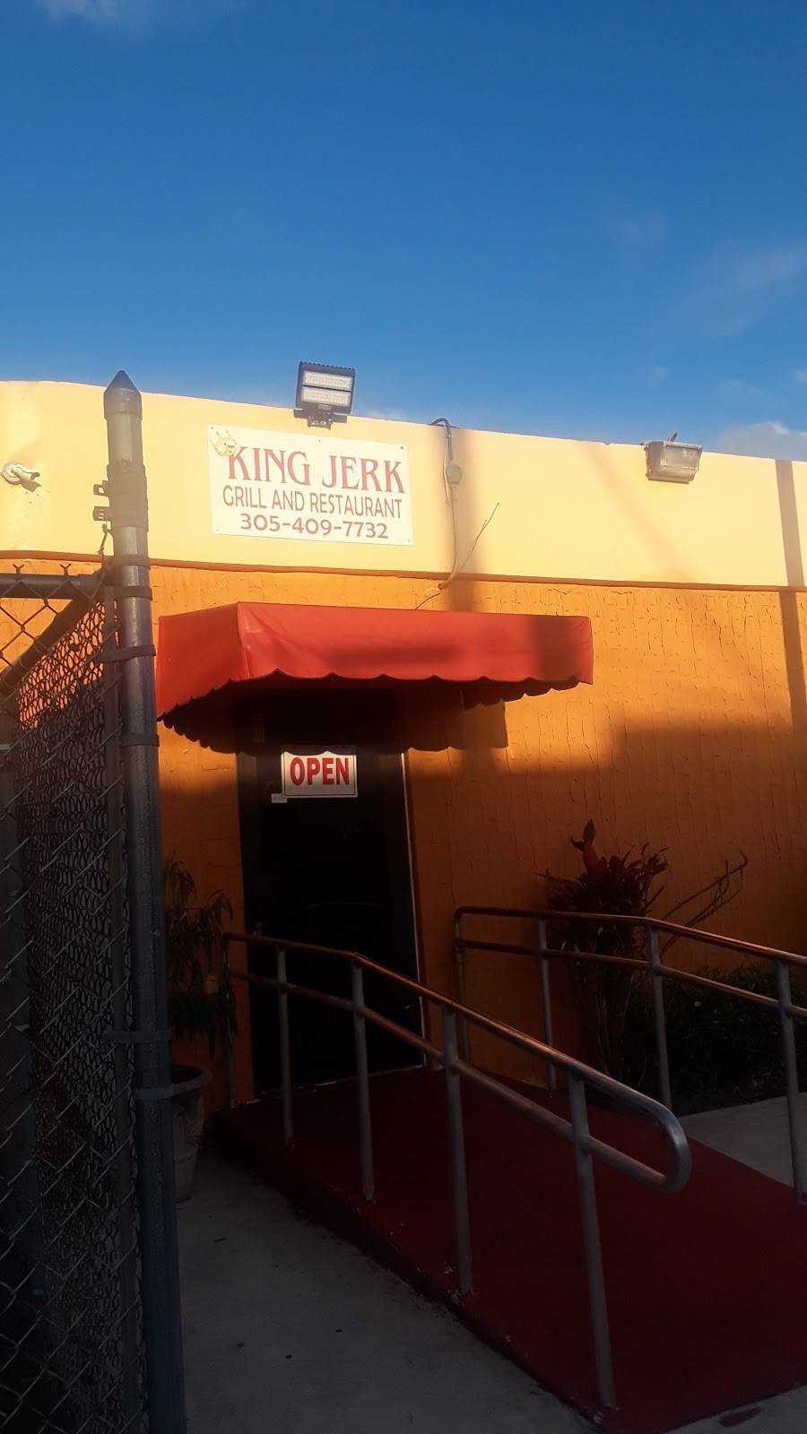 King Jerk Grill and Restaurant | restaurant | 161 NE 183rd St, Miami, FL 33179, USA | 3054097732 OR +1 305-409-7732