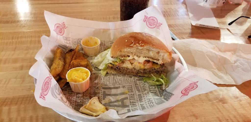 Fuddruckers | restaurant | 221 N San Fernando Blvd, Burbank, CA 91502, USA | 8188484856 OR +1 818-848-4856
