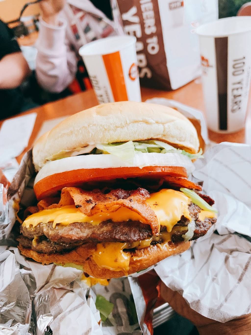 A&W | restaurant | 501 Main St, St Helena, CA 94574, USA | 7079634333 OR +1 707-963-4333