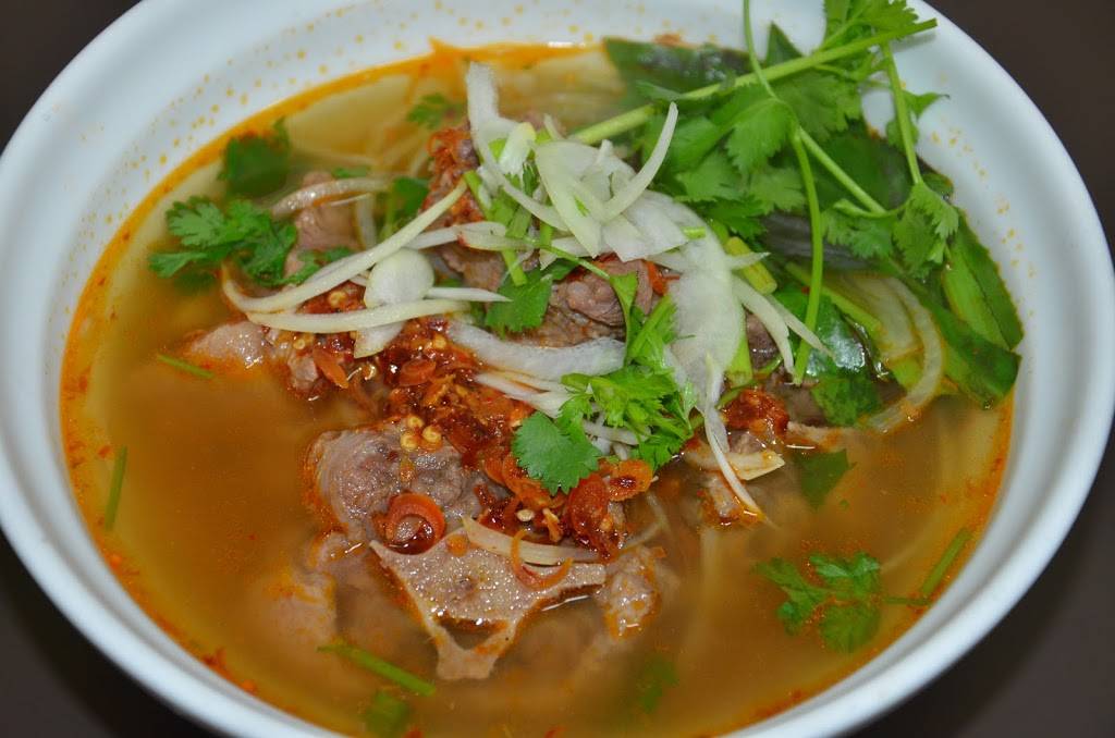 Ginger Pho | restaurant | 2590 Weston Rd, North York, ON M9N 2A9, Canada | 4162418787 OR +1 416-241-8787