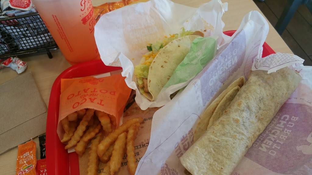 Del Taco | meal takeaway | 4547 Campus Dr, Irvine, CA 92612, USA | 9498547102 OR +1 949-854-7102